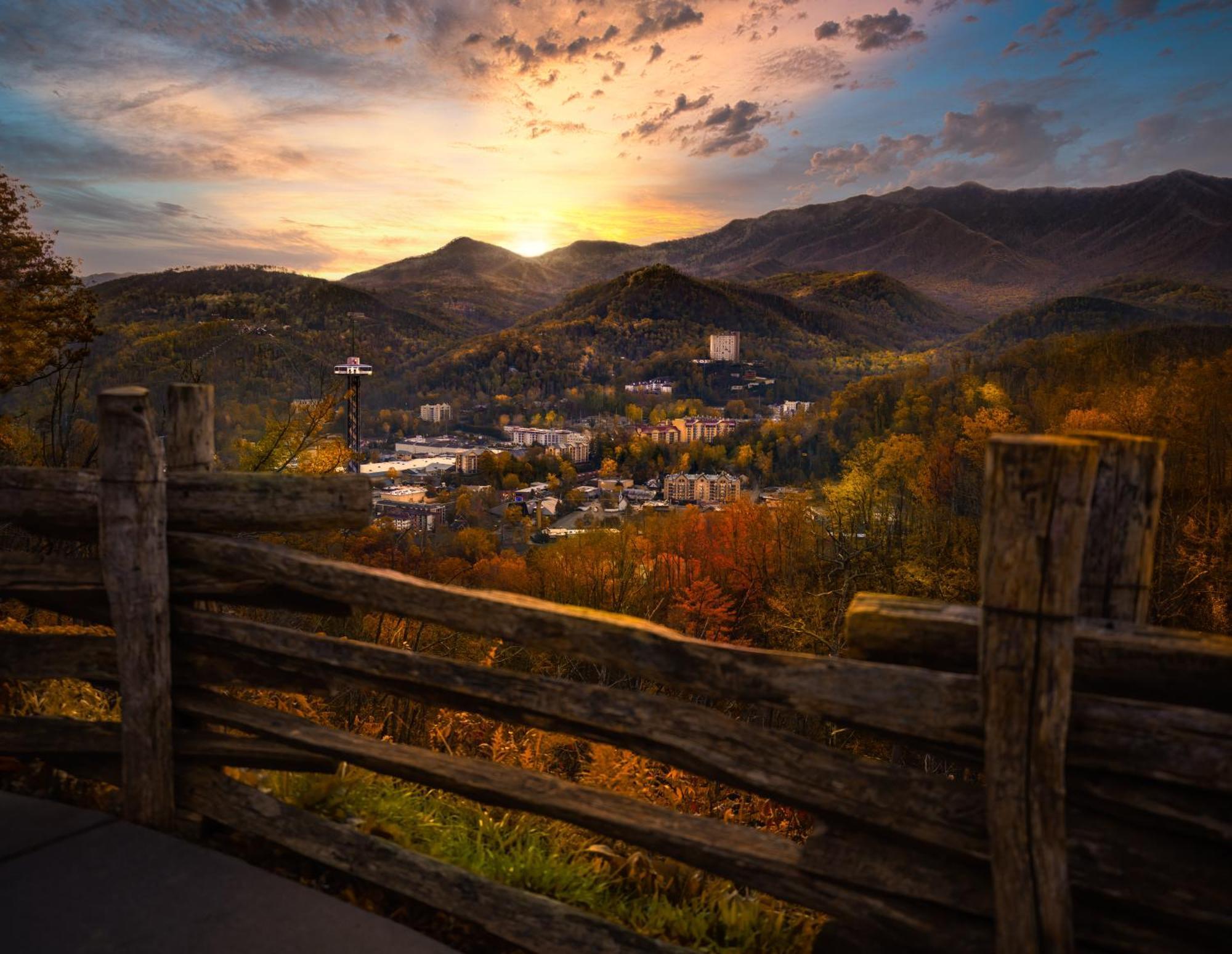 Majestic View Lodge, Amazing Views, Hot Tub, 1089 Free Tickets Each Paid Day, Dollywood And More Gatlinburg Exteriör bild