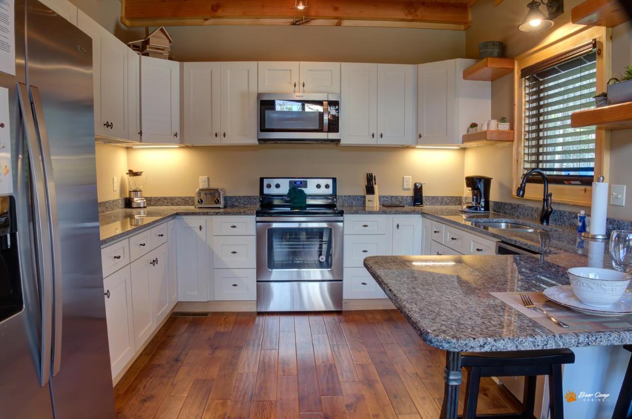 Majestic View Lodge, Amazing Views, Hot Tub, 1089 Free Tickets Each Paid Day, Dollywood And More Gatlinburg Exteriör bild
