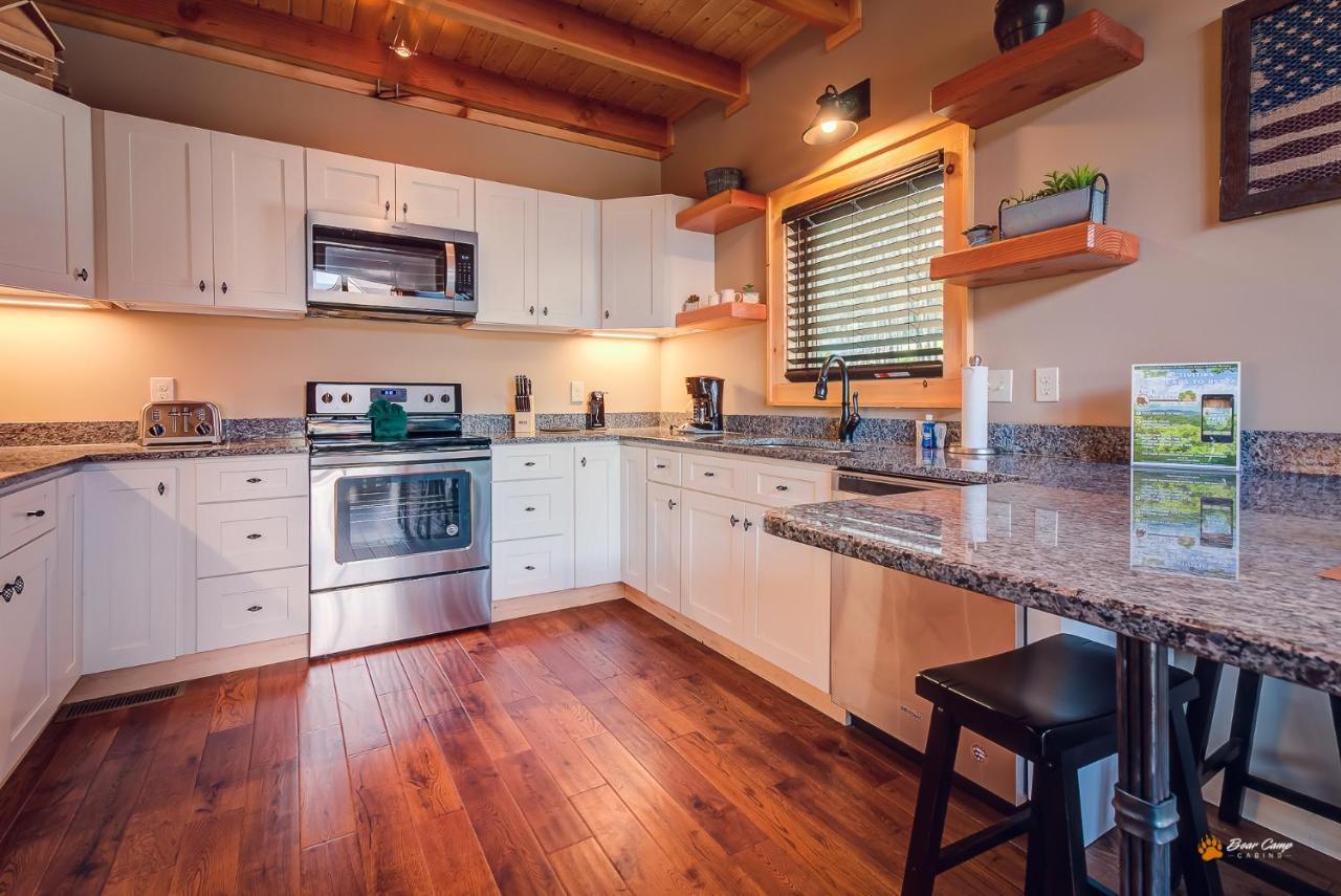 Majestic View Lodge, Amazing Views, Hot Tub, 1089 Free Tickets Each Paid Day, Dollywood And More Gatlinburg Exteriör bild