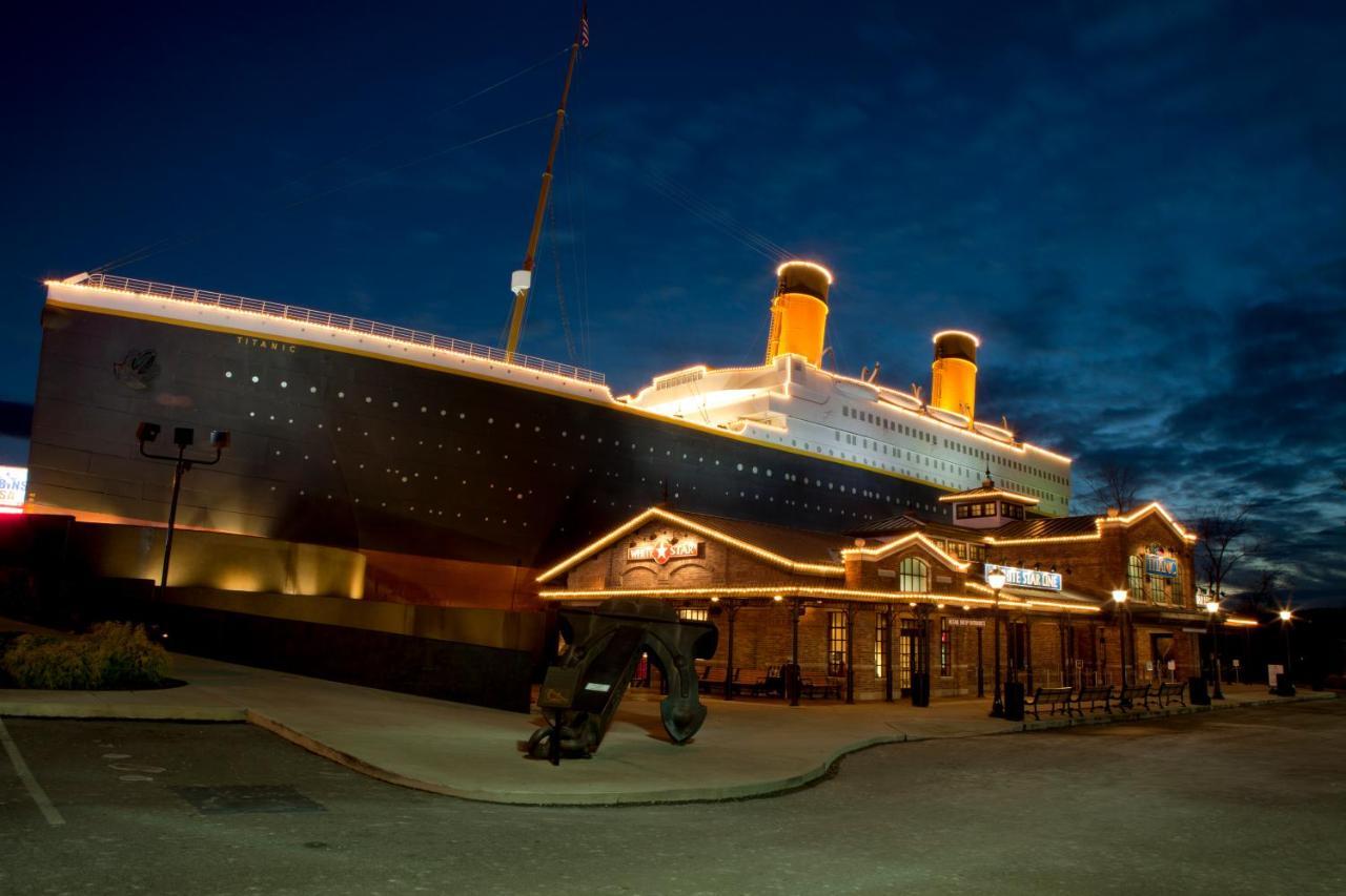 Majestic View Lodge, Amazing Views, Hot Tub, 1089 Free Tickets Each Paid Day, Dollywood And More Gatlinburg Exteriör bild