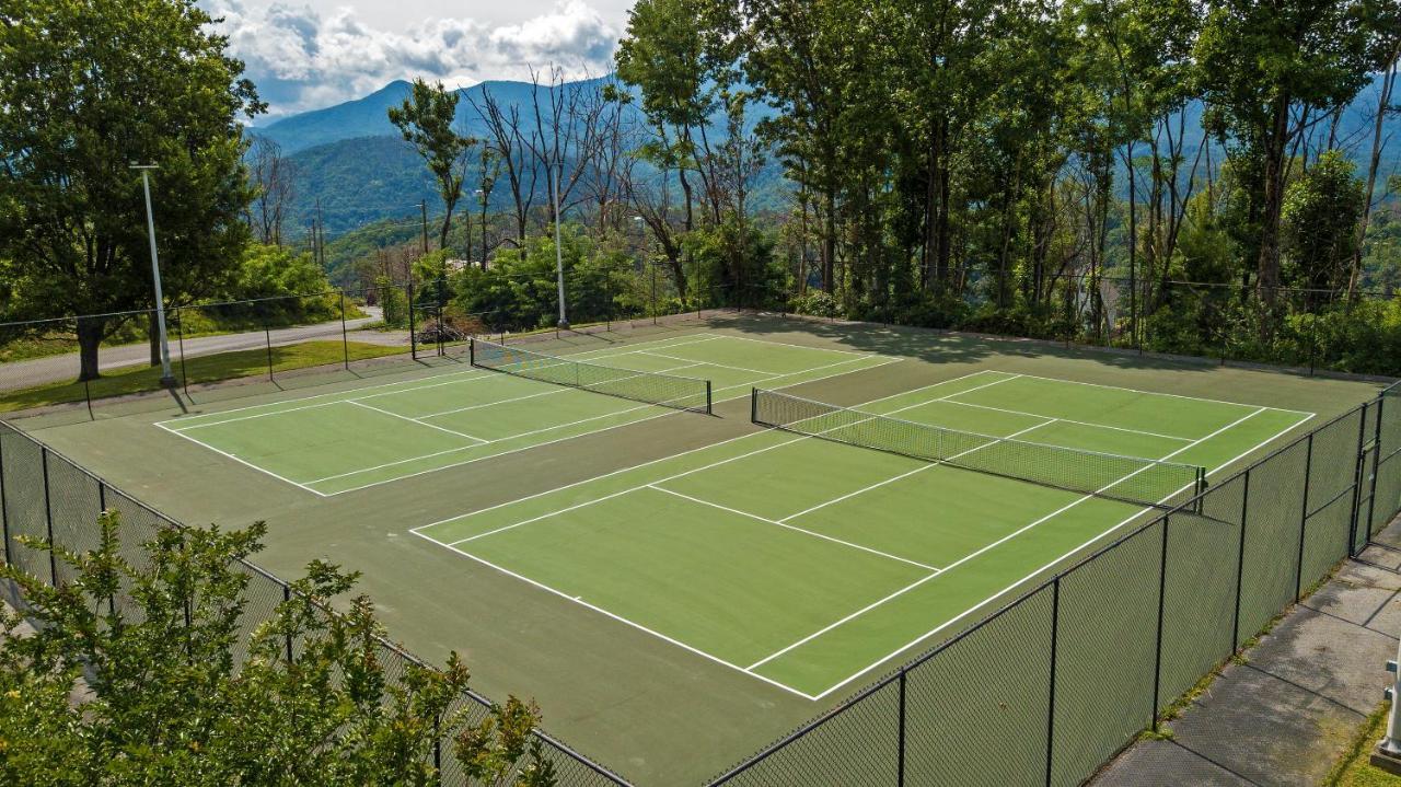 Majestic View Lodge, Amazing Views, Hot Tub, 1089 Free Tickets Each Paid Day, Dollywood And More Gatlinburg Exteriör bild